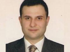 Sevilen Akademisyen Kalbine Yenik Düştü