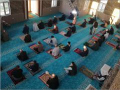 Mucur’da İzzet ve Emine Selçuk Anısına Yapılan Camiide ilk Bayram Namazı Kılındı