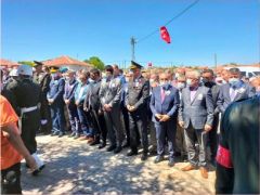 MUCUR ŞEHİDİNİ AY YILDIZLI TÜRK BAYRAĞI İLE UĞURLADILAR