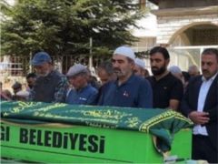 EŞİ TARAFINDAN KALBİNDEN VURULARAK ÖLDÜRÜLEN KADIN GÖZYAŞLARI İLE TOPRAĞA VERİLDİ