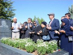 SELAHATTİN EKİCİOĞLU USTA OZANA DUA ETTİ