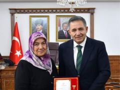 MEHMETÇİK VAKFINA ANLAMLI BAĞIŞ