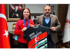 DÜNYA BOKS ŞAMPİYONASI MADALYALARI