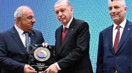 TİCARET BORSASI BAŞKANI NEŞET YAVUZ’ ÖDÜLÜNÜ CUMHURBAŞKANI RECEP TAYYİP ERDOĞAN’DAN BİZZAT ALDI