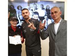 YAP BİR BOZKURT DÜNYA GÖRSÜN