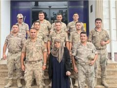 ŞEHİT ANNESİ SÜREKLİ MEHMETÇİKLERİ ZİYARET EDİYOR