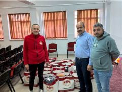 HASAN HAKANOĞLU ÖĞRENCİLERE KIYAFET DESTEĞİNDE BULUNDU