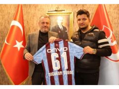 HÜSEYİN DURAN VE OĞLU DOĞUKAN DURAN’A TRABZONSPOR FORMASI TAKDİM EDİLDİ